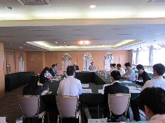 大阪府北方領土教育者会議総会の様子を写真で紹介しています。
