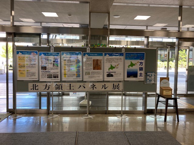 大阪府庁別館でのパネル展の様子を紹介しています